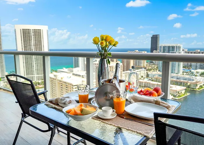Ocean Views - Pool & Gym - Pet Friendly - Close To Beach