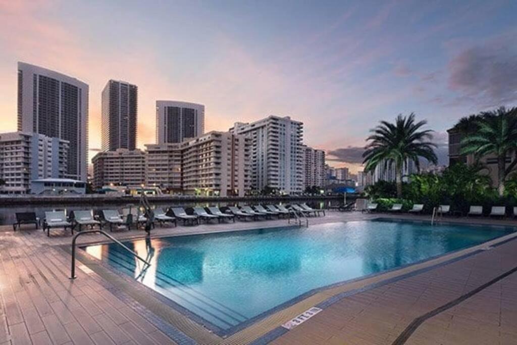 Ocean Views - Pool & Gym - Pet Friendly - Close To Apartment