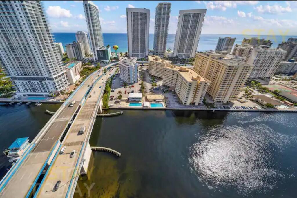 Ocean Views - Pool & Gym - Pet Friendly - Close To *