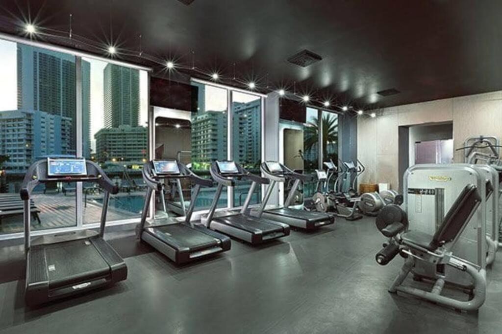 Ocean Views - Pool & Gym - Pet Friendly - Close To *
