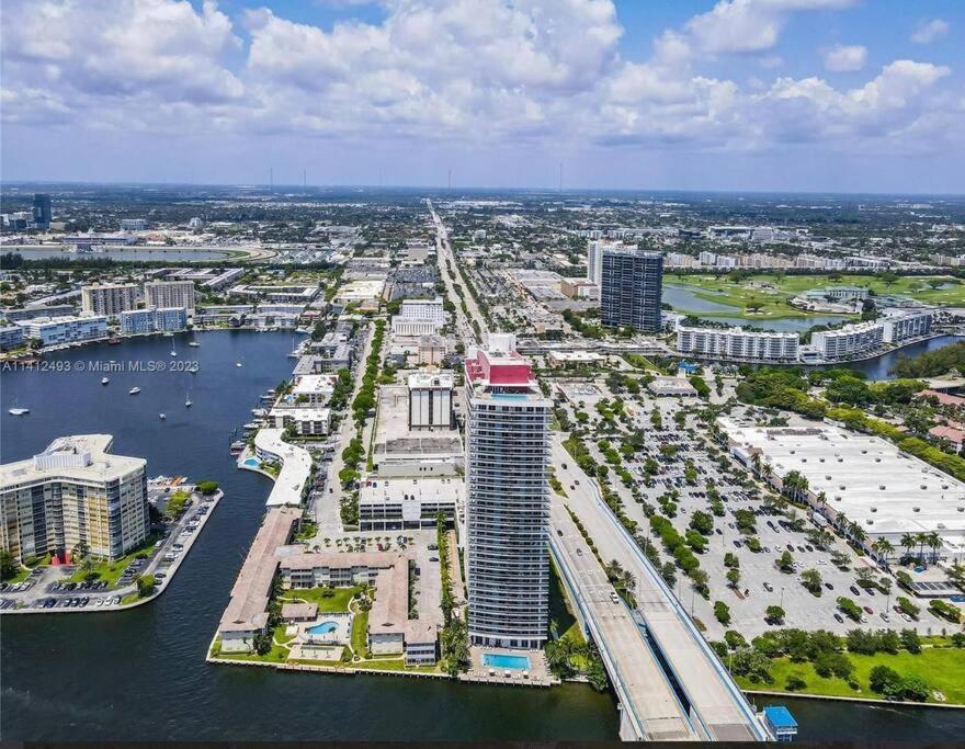 Apartment Ocean Views - Pool & Gym - Pet Friendly - Close To Hallandale Beach