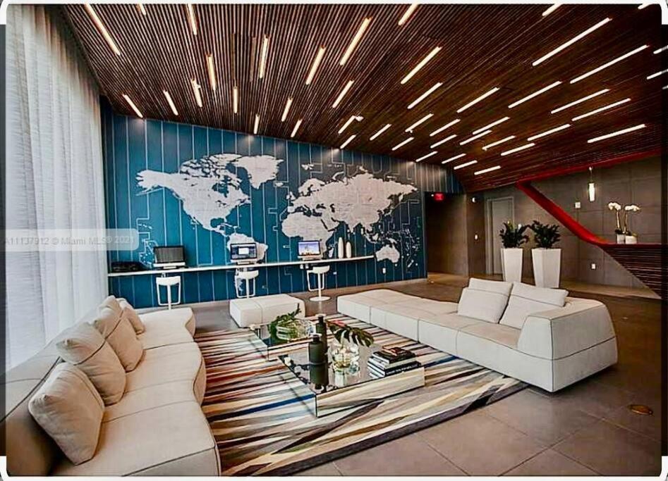Ocean Views - Pool & Gym - Pet Friendly - Close To *
