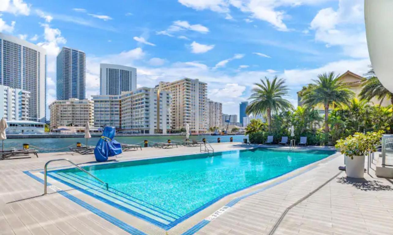 Ocean Views - Pool & Gym - Pet Friendly - Close To * Hallandale Beach