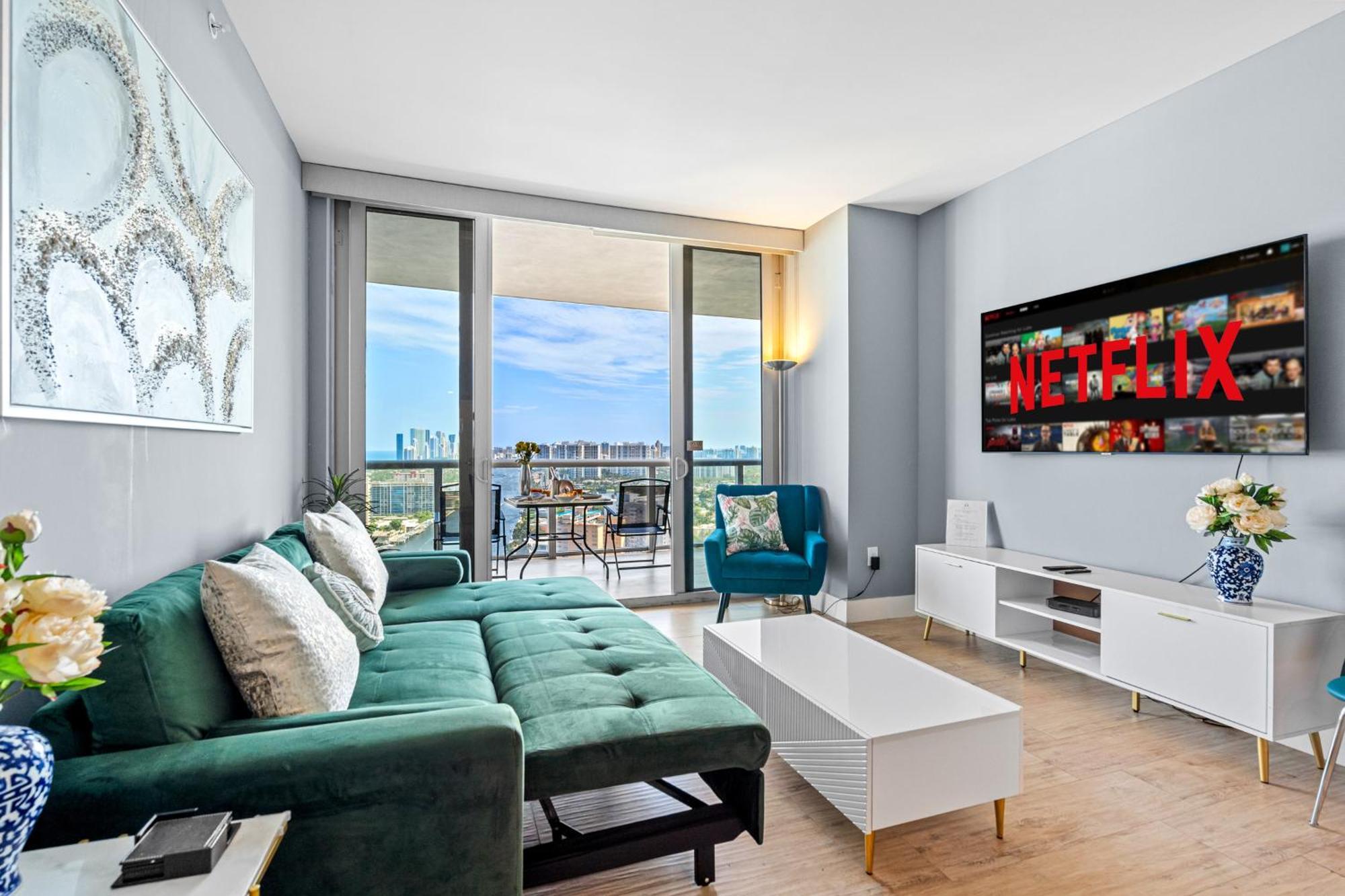 Apartment Ocean Views - Pool & Gym - Pet Friendly - Close To *