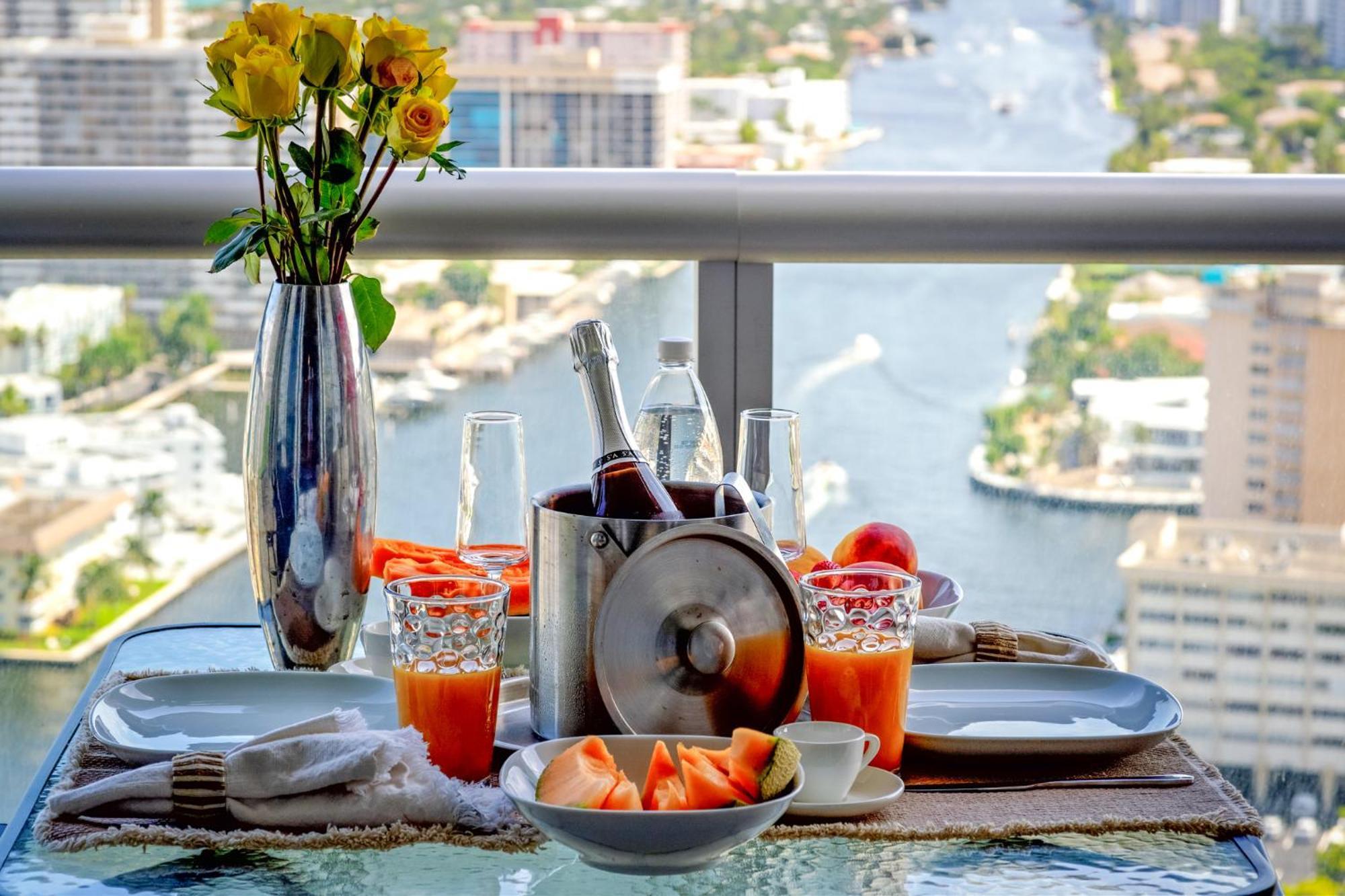 Ocean Views - Pool & Gym - Pet Friendly - Close To