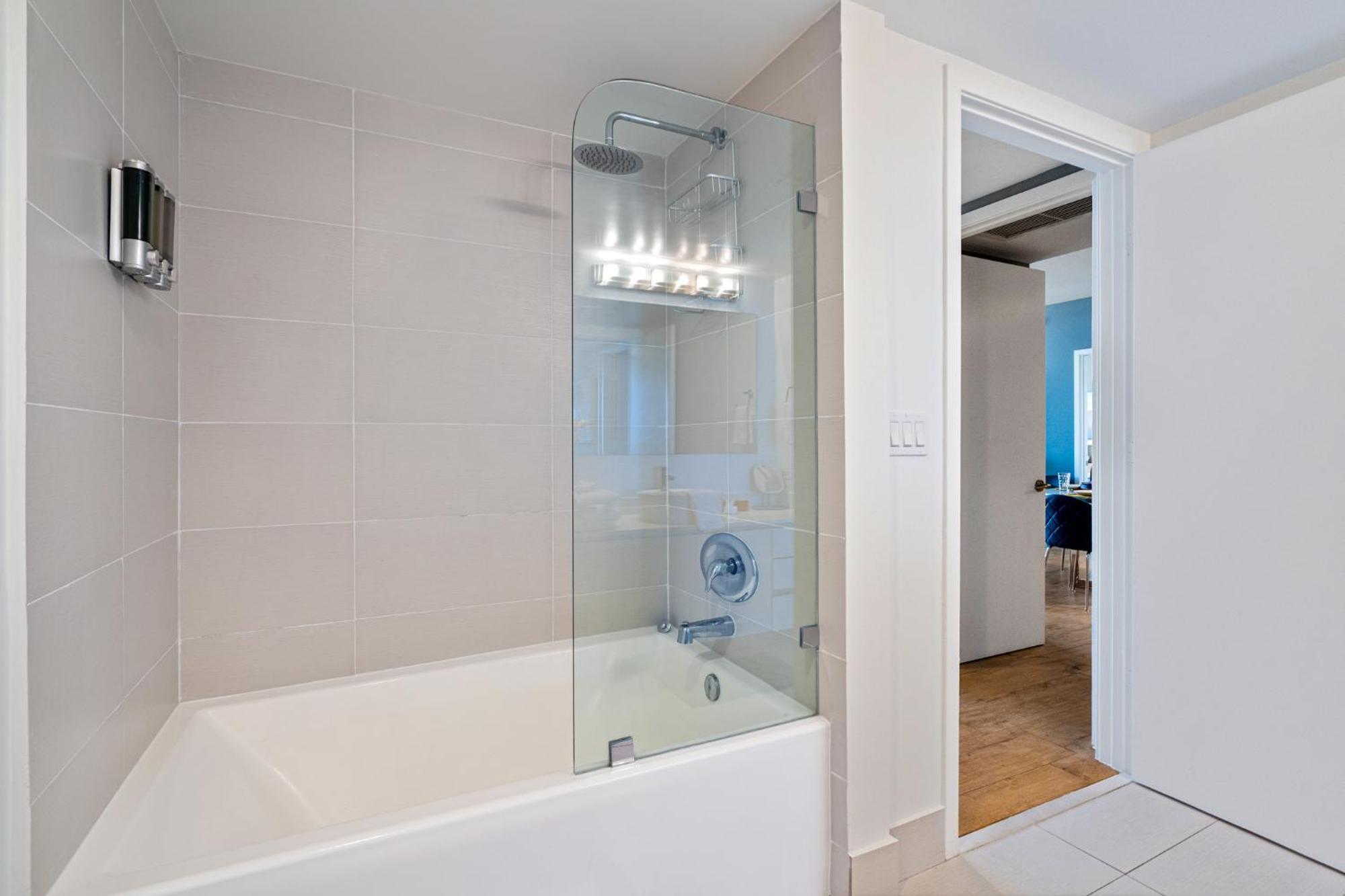 Apartment Ocean Views - Pool & Gym - Pet Friendly - Close To Hallandale Beach