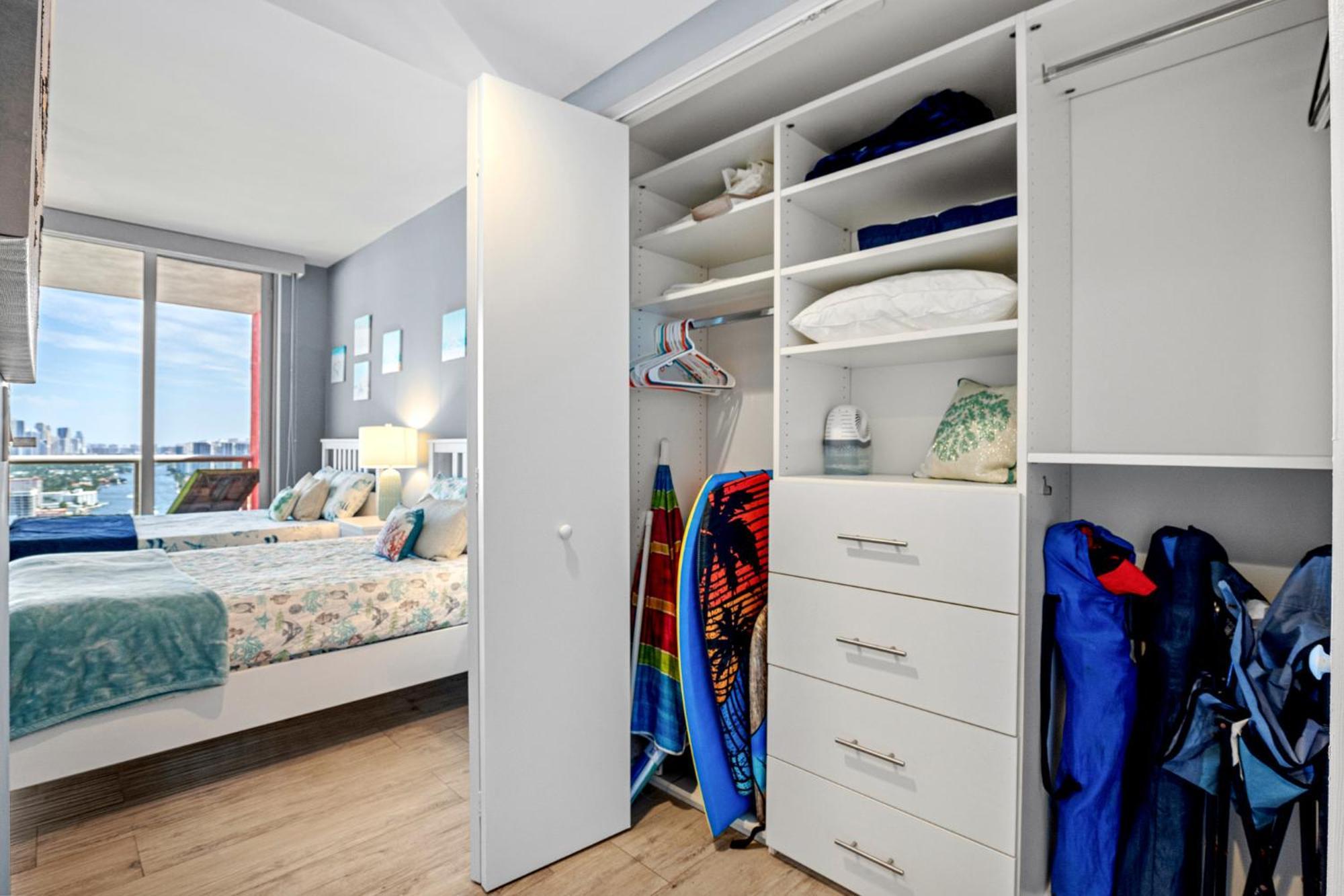 Ocean Views - Pool & Gym - Pet Friendly - Close To Apartment Hallandale Beach