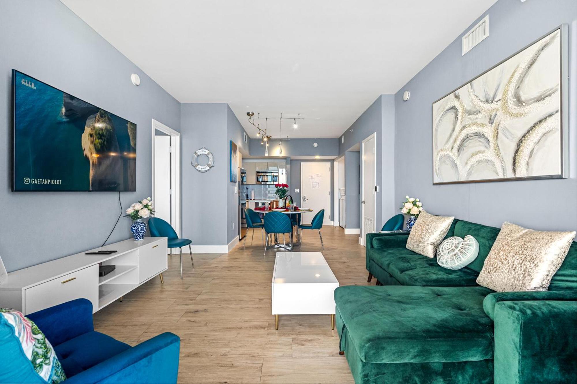Ocean Views - Pool & Gym - Pet Friendly - Close To * Hallandale Beach